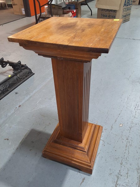 Lot 114 - PEDESTAL