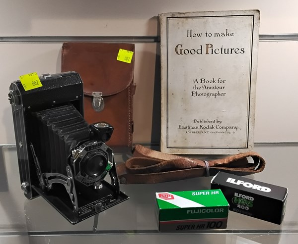 Lot 1232 - VINTAGE KODAK CAMERA