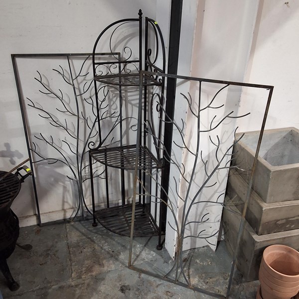 Lot 352 - PLANTER STAND & WALL PANELS