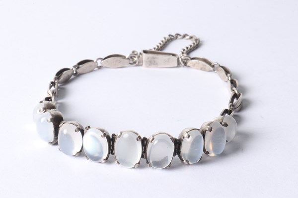 Lot 1050 - MOONSTONE BRACELET