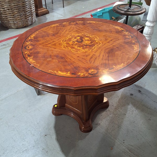 Lot 275 - OCCASIONAL TABLE