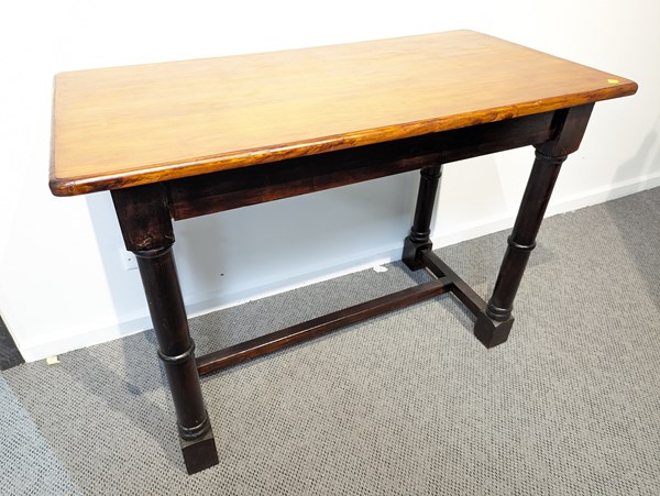 Lot 105 - ENTRANCE TABLE