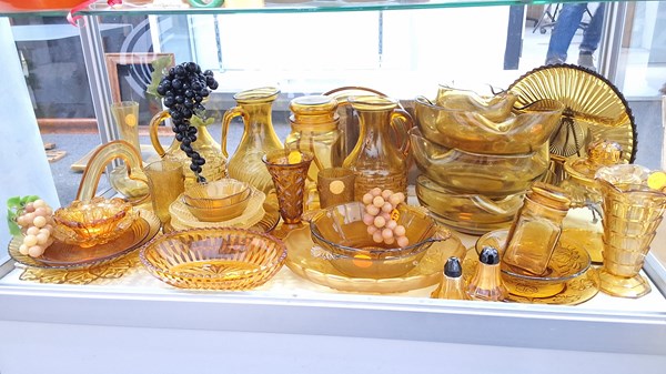 Lot 1446 - AMBER GLASS COLLECTION