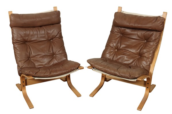 Lot 121 - PAIR OF SIESTA CHAIRS