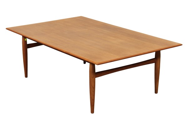 Lot 111 - COFFEE TABLE