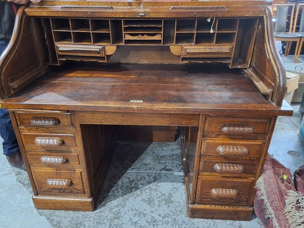 Lot 213 - CUTLER DESK