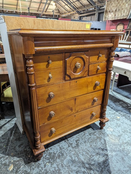 Lot 211 - CHEST OF DRAWERS