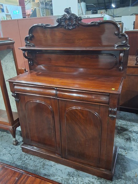 Lot 147 - CHIFFONIER