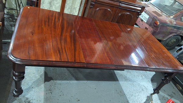 Lot 205 - DINING TABLE