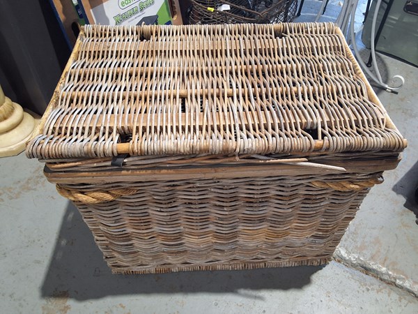 Lot 374 - LAUNDRY BASKET