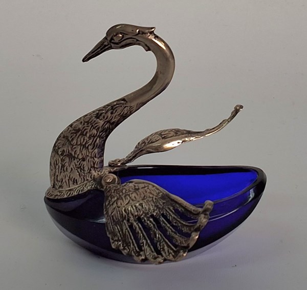 Lot 1079 - SWAN SALT DISH