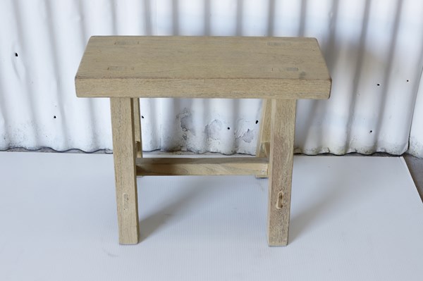 Lot 116 - STOOL