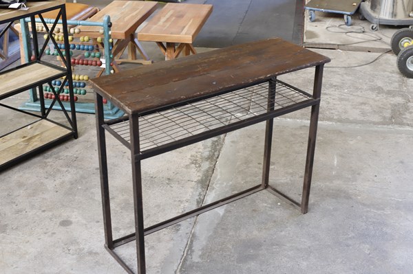 Lot 270 - CONSOLE