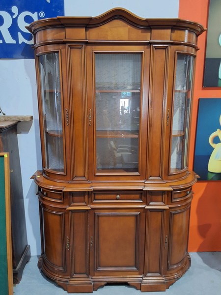 Lot 218 - DISPLAY CABINET