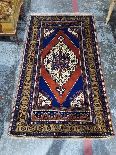 Lot 60 - RUG