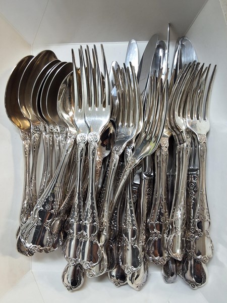 Lot 1112 - SIX PERSON CUTLERY SET