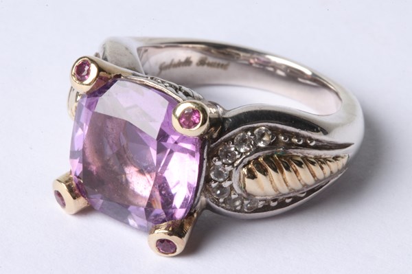 Lot 1046 - AMETHYST RING