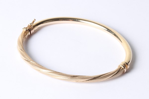 Lot 1026 - GOLD BANGLE