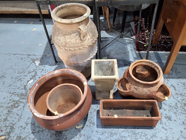 Lot 334 - PLANT POTS