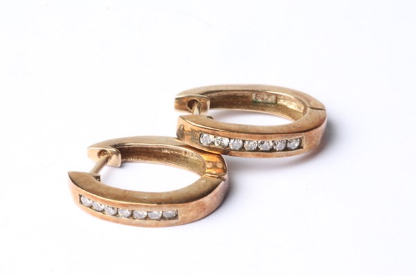 Lot 1023 - GOLD EARRINGS