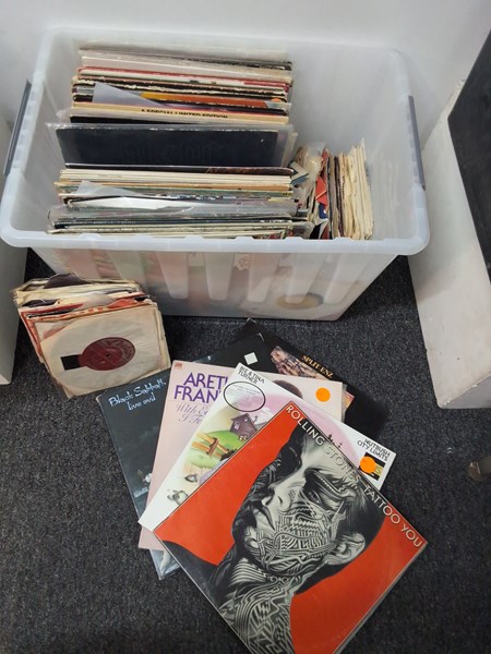 Lot 1351 - VINYL RECORDS