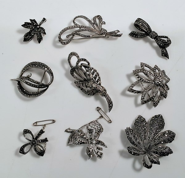 Lot 1064 - JEWELLERY