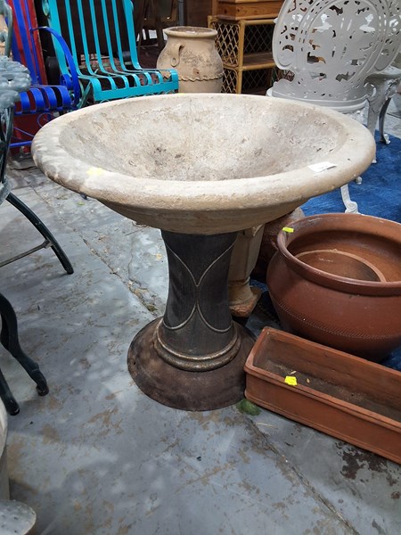 Lot 357 - BIRD BATH