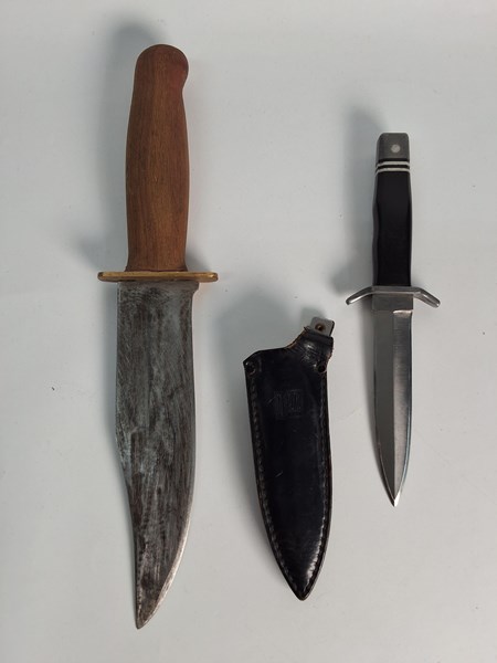 Lot 1268 - HUNTING KNIVES