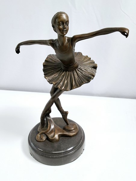 Lot 1307 - BRONZE FIGURE