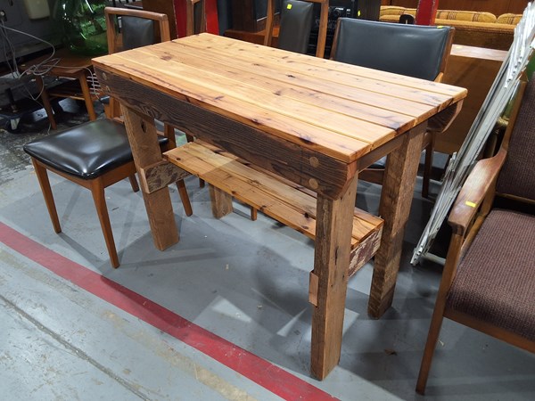 Lot 242 - POTTING BENCH