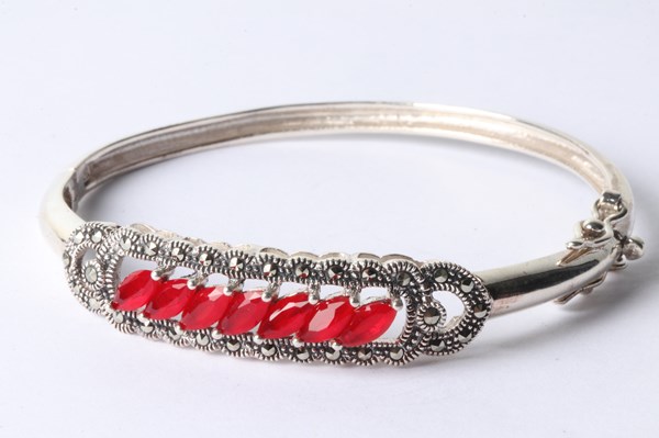 Lot 1036 - SILVER BANGLE