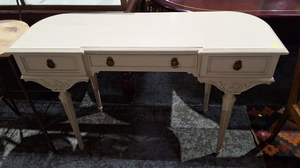 Lot 77 - CONSOLE TABLE