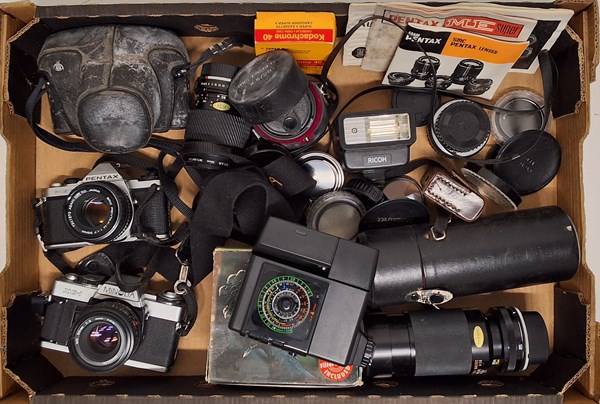 Lot 1346 - A COLLECTION OF CAMERAS