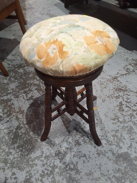 Lot 186 - PIANO STOOL