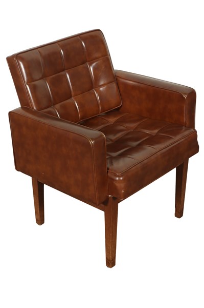 Lot 75 - LOBBY CHAIR