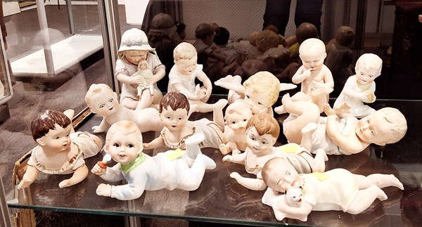 Lot 1389 - A COLLECTION OF PIANO BABIES