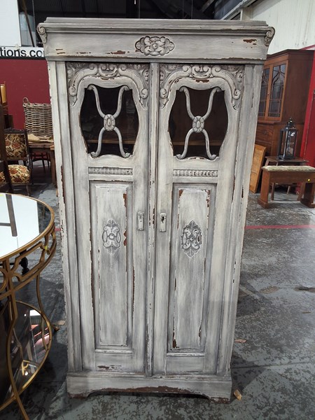 Lot 149 - CABINET