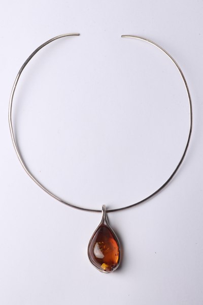 Lot 1037 - SILVER NECKLACE