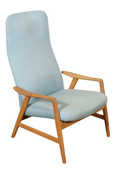 Lot 52 - KONTOUR LOUNGE CHAIR