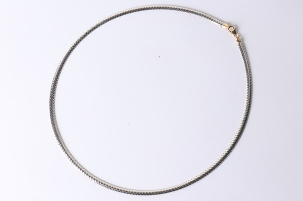 Lot 1035 - GOLD NECKLACE