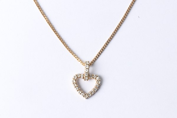 Lot 1032 - GOLD NECKLACE