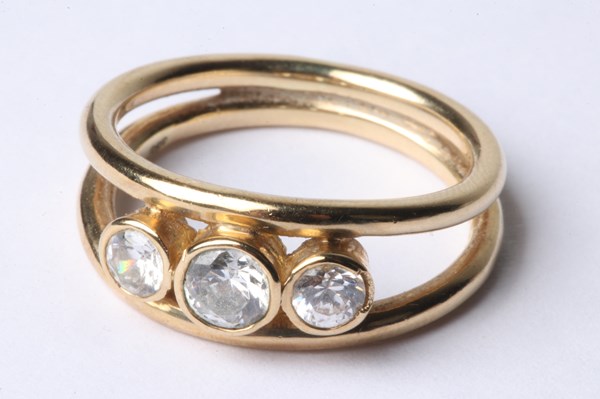 Lot 1006 - GOLD RING