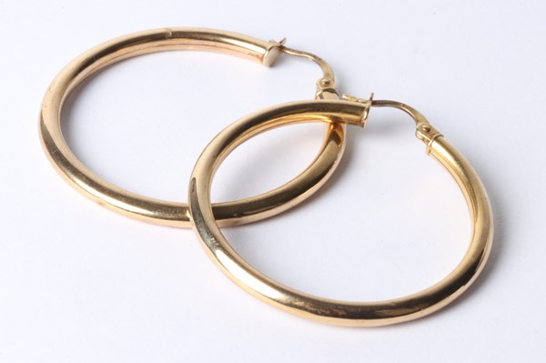 Lot 1040 - GOLD EARRINGS