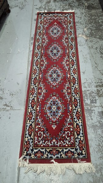 Lot 73 - RUG