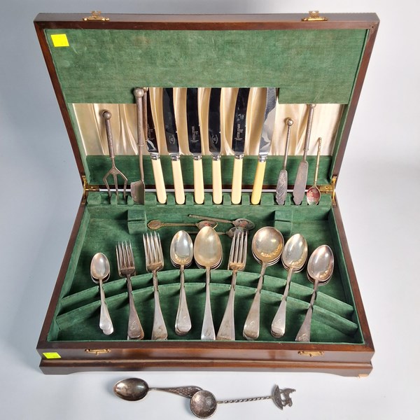 Lot 1394 - TIMBER CASED CUTLERY