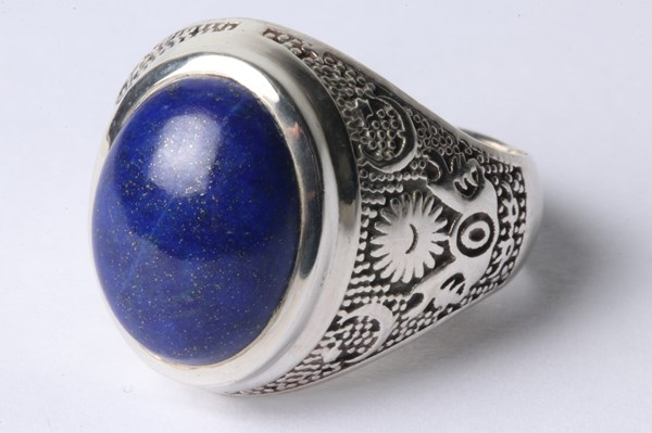 Lot 1038 - SILVER RING