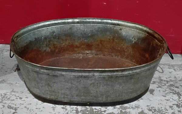 Lot 120 - LARGE STEEL TUB