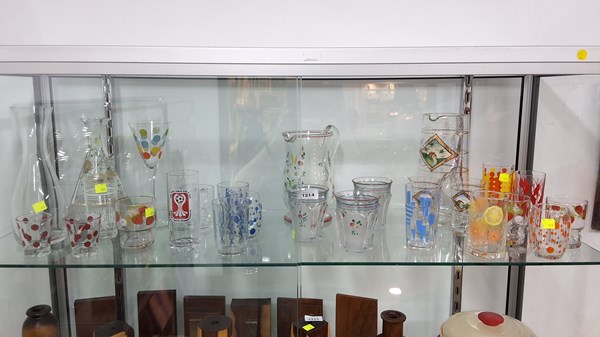 Lot 1214 - A COLLECTION OF DRINKING GLASSES