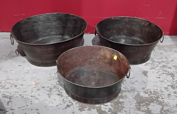 Lot 123 - THREE TUBS