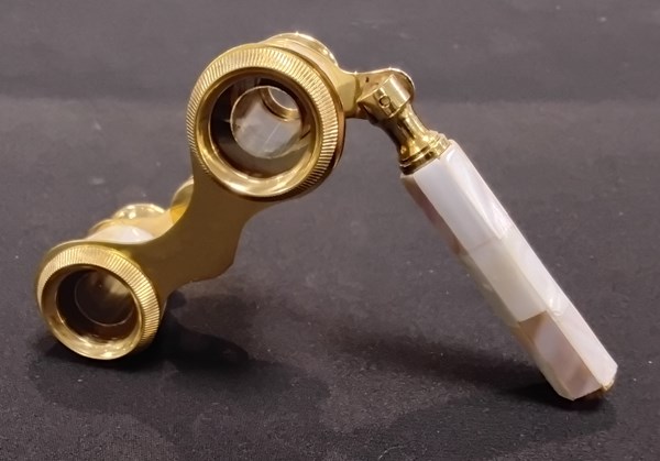 Lot 1125 - OPERA GLASSES